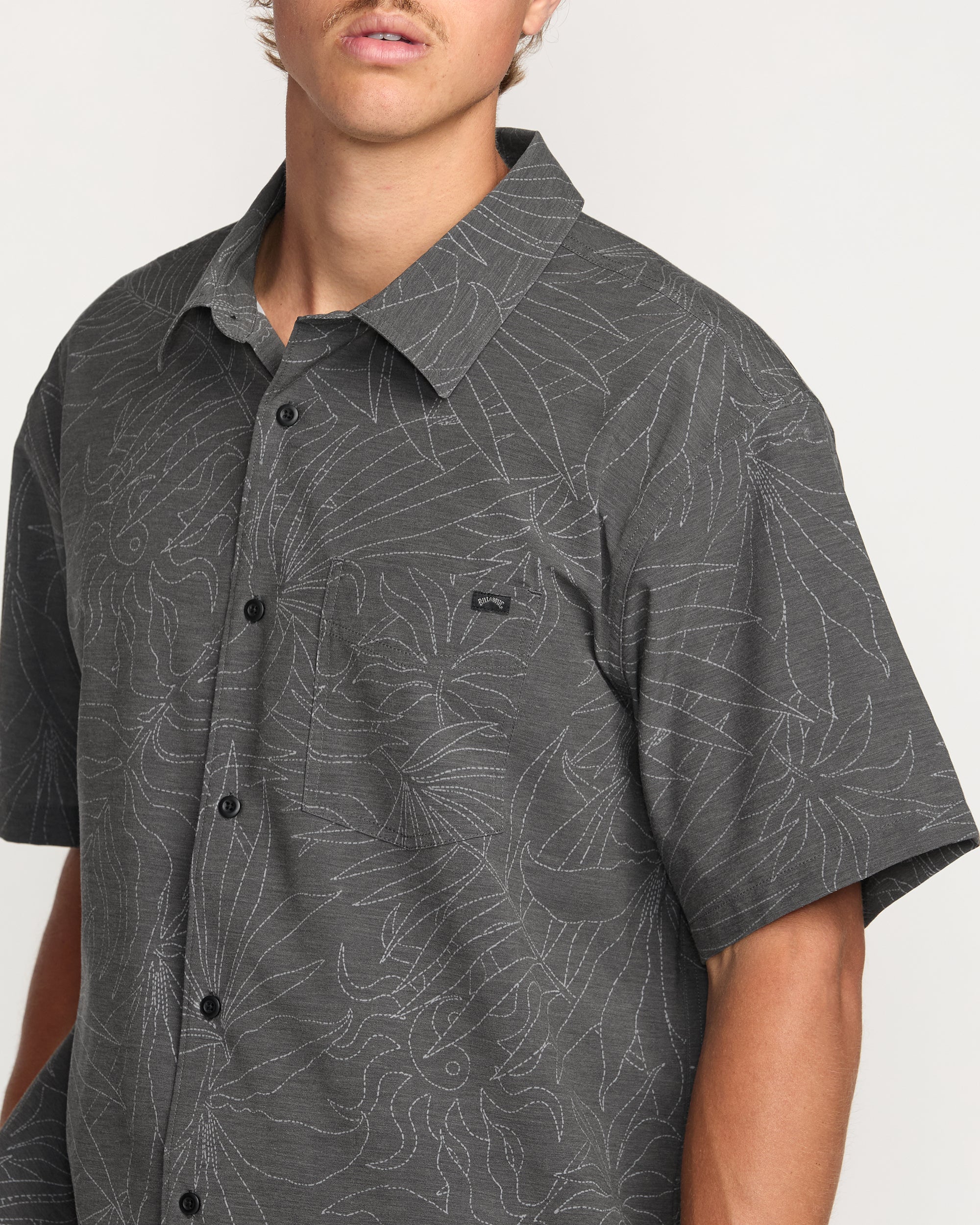 Surftrek Transit Short Sleeve Shirt - Raven - Image 8