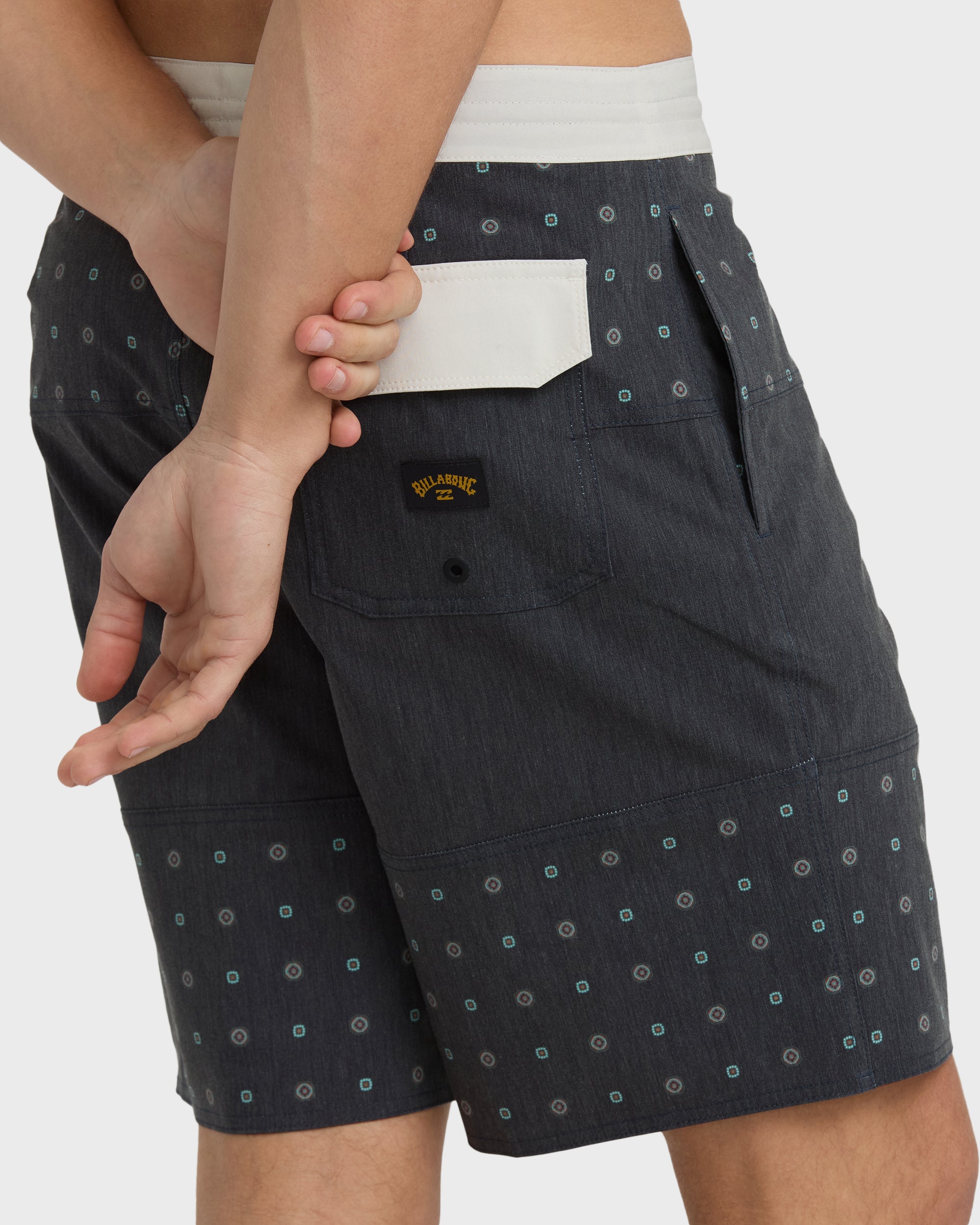 Tribong Lo Tide 19 Boardshorts - Black - Image 5