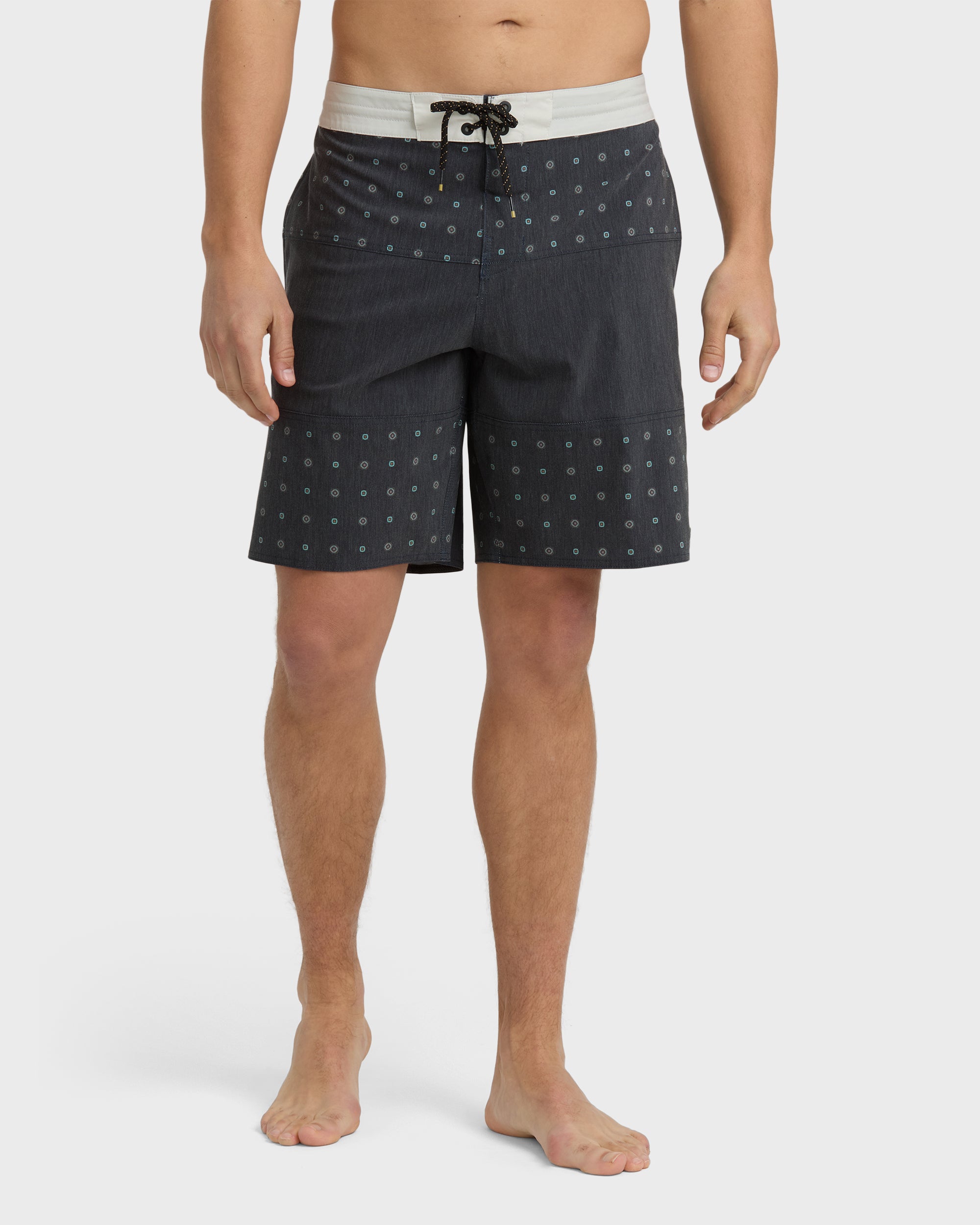 Tribong Lo Tide 19 Boardshorts - Black