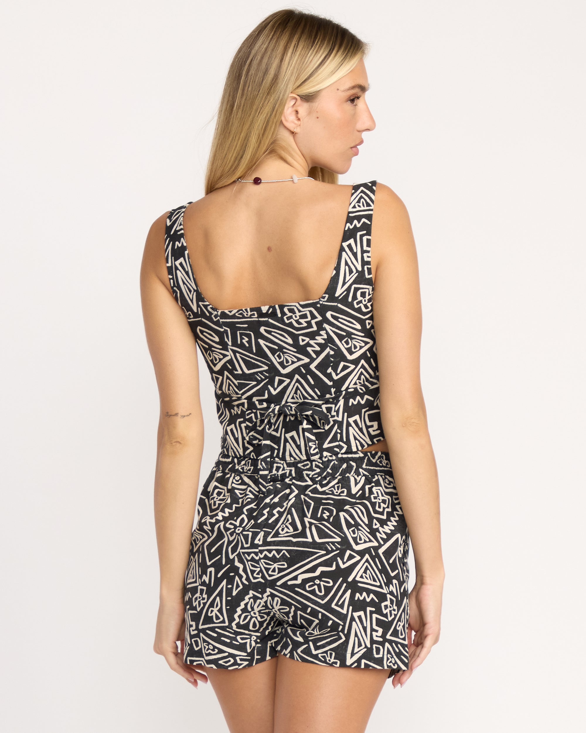 Feelin Free Woven Tank - Black White - Image 6