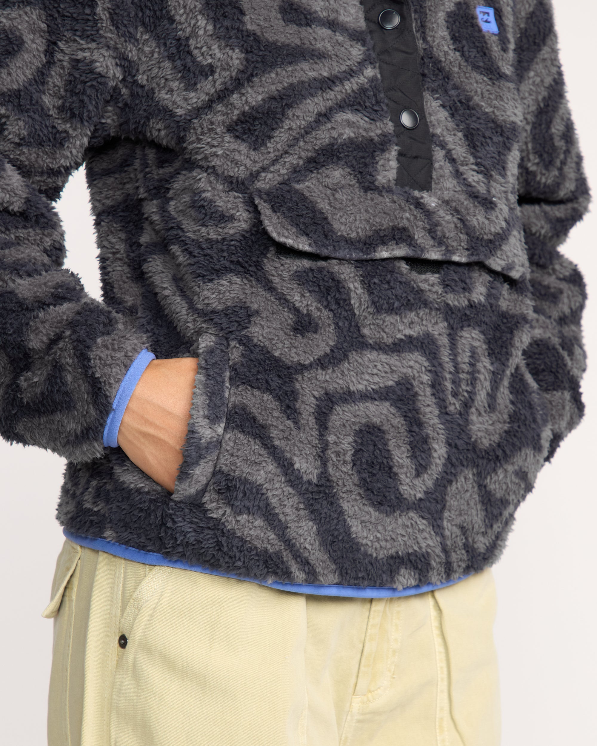 Switchback Pullover Sweatshirt - Black Sands - Image 5