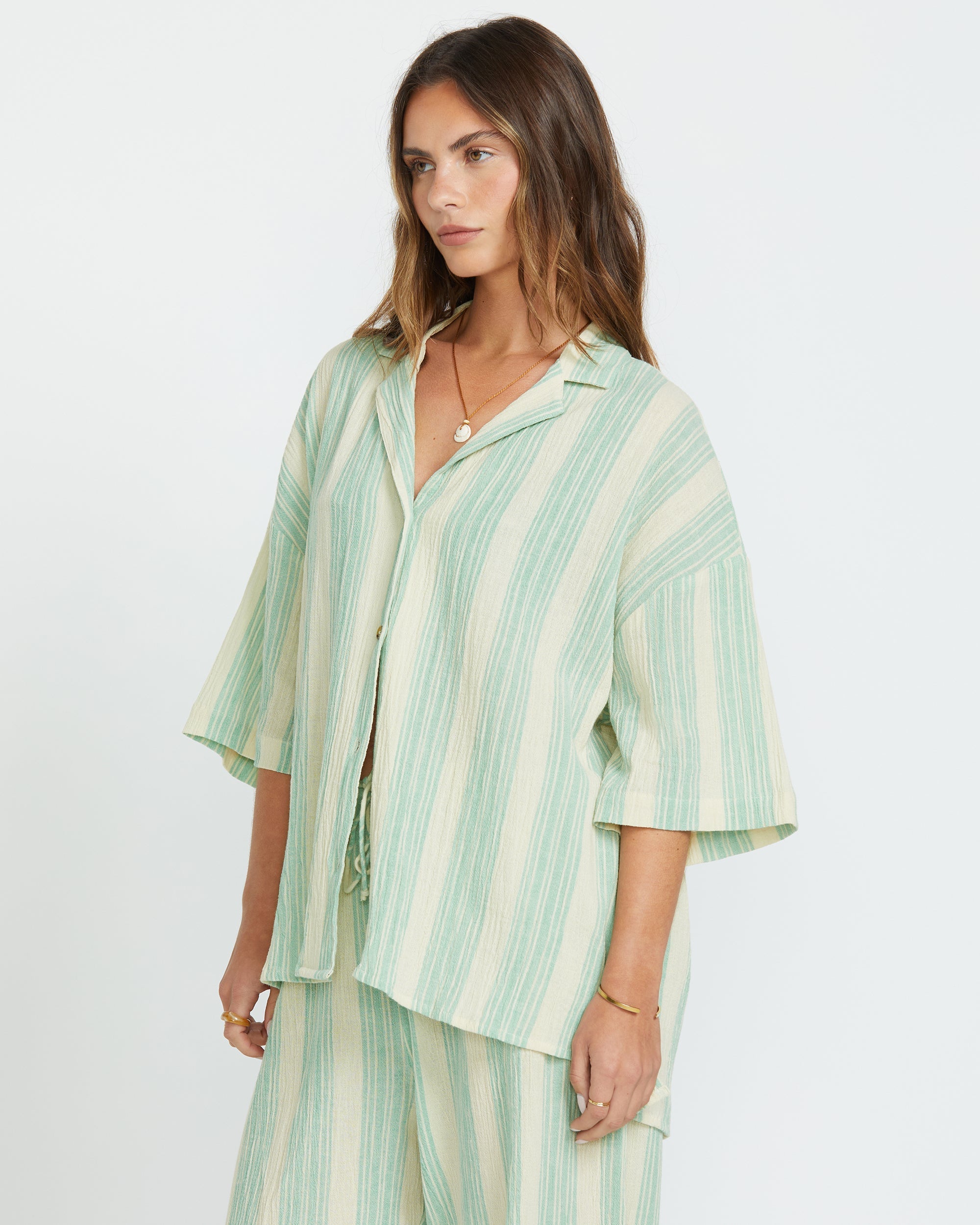 Beach Side Short Sleeve Shirt - Island Green - Image 4